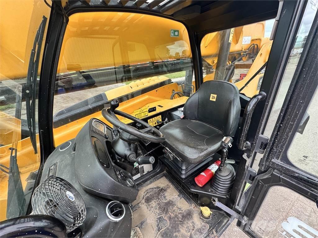 JCB 506-36 伸縮臂操作車