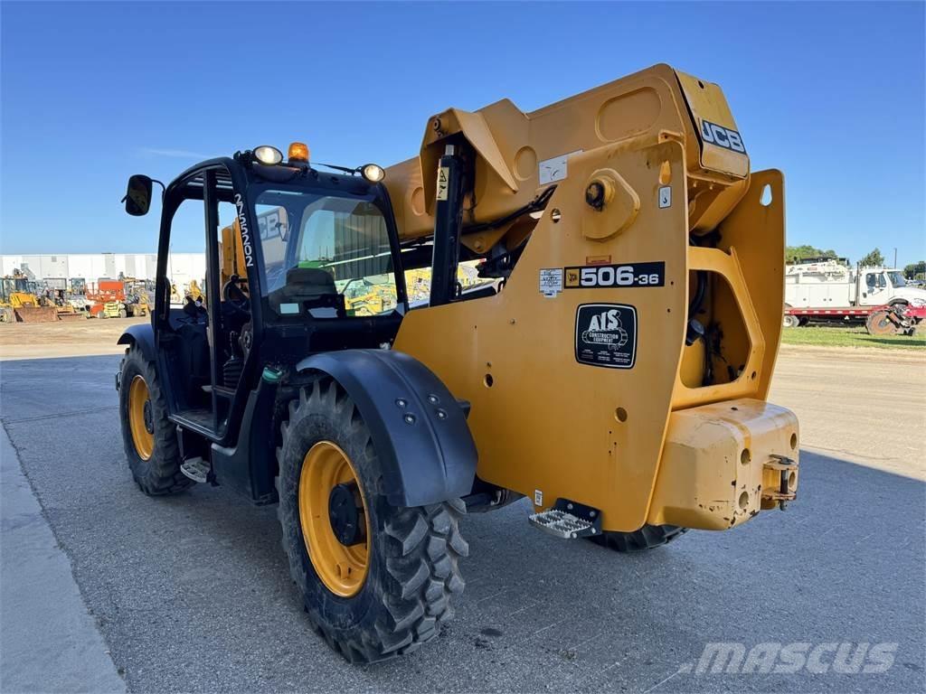 JCB 506-36 伸縮臂操作車