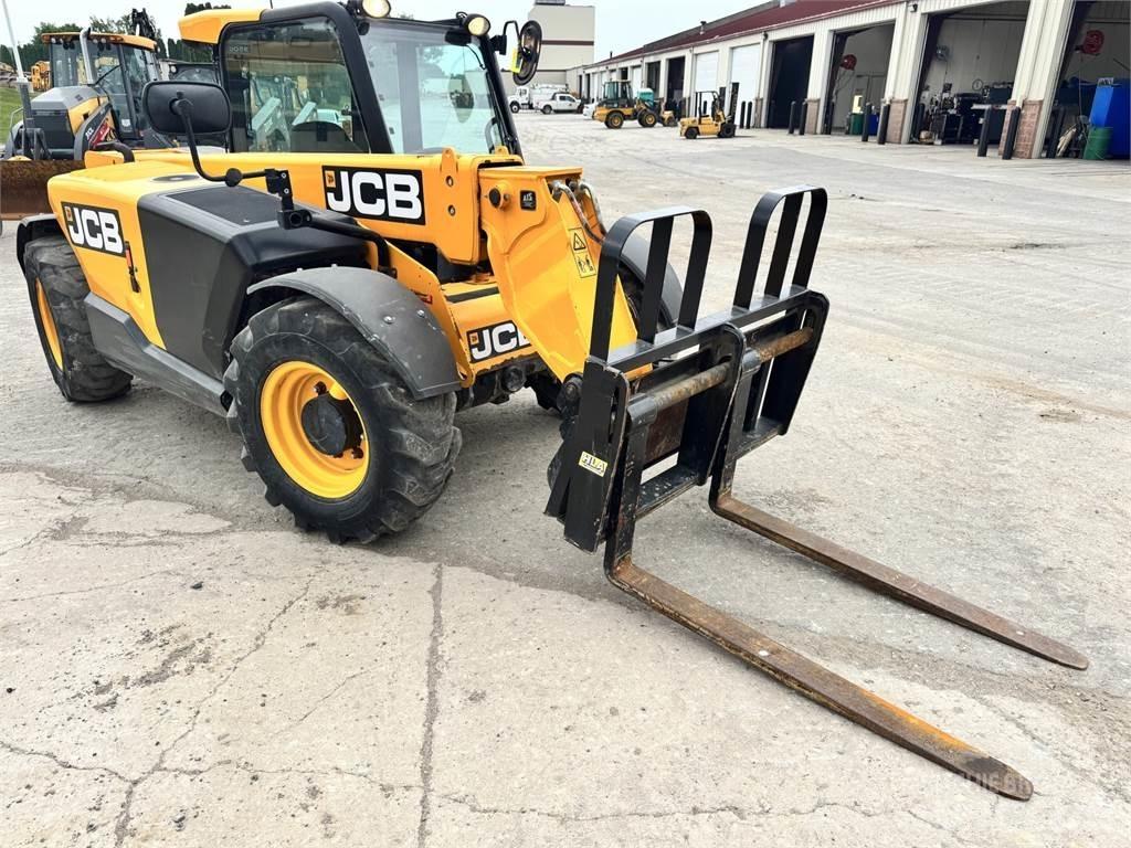 JCB 525-60 伸縮臂操作車