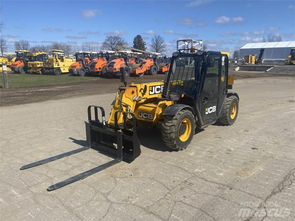 JCB 525-60 伸縮臂操作車