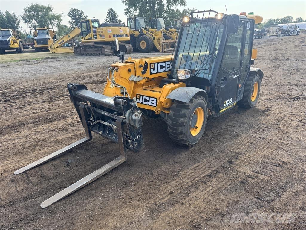 JCB 525-60 伸縮臂操作車