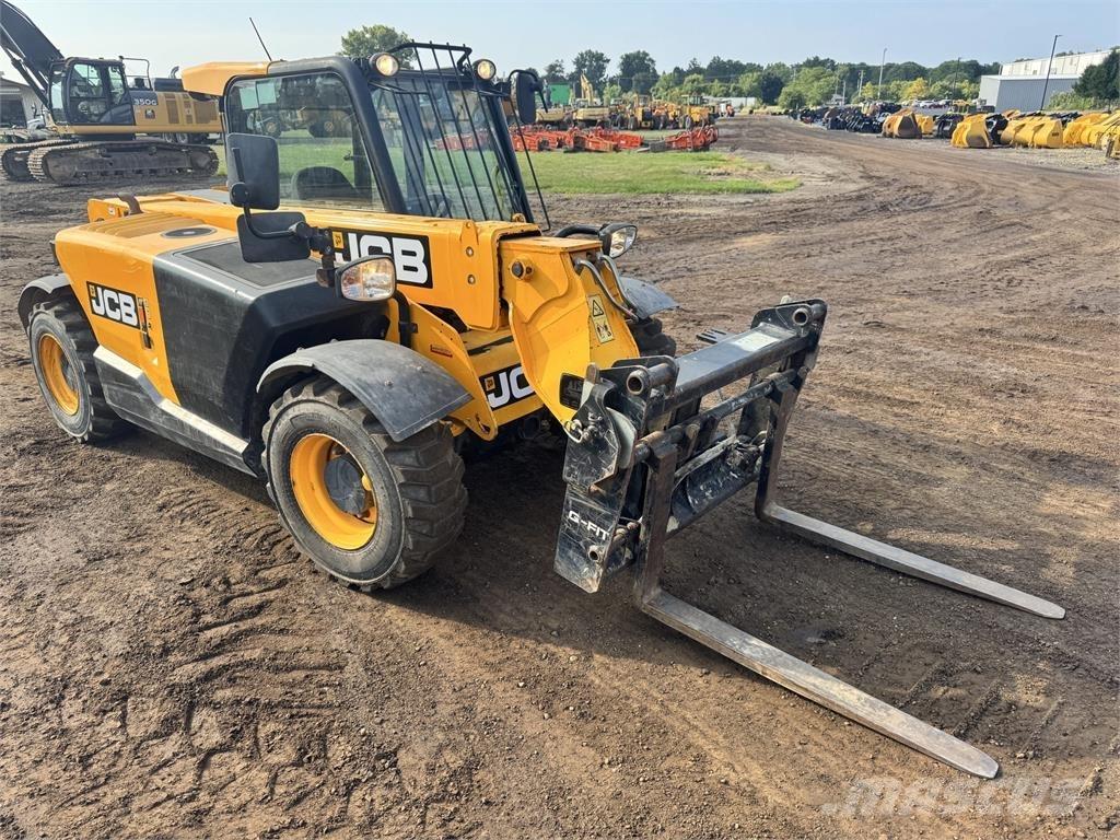 JCB 525-60 伸縮臂操作車