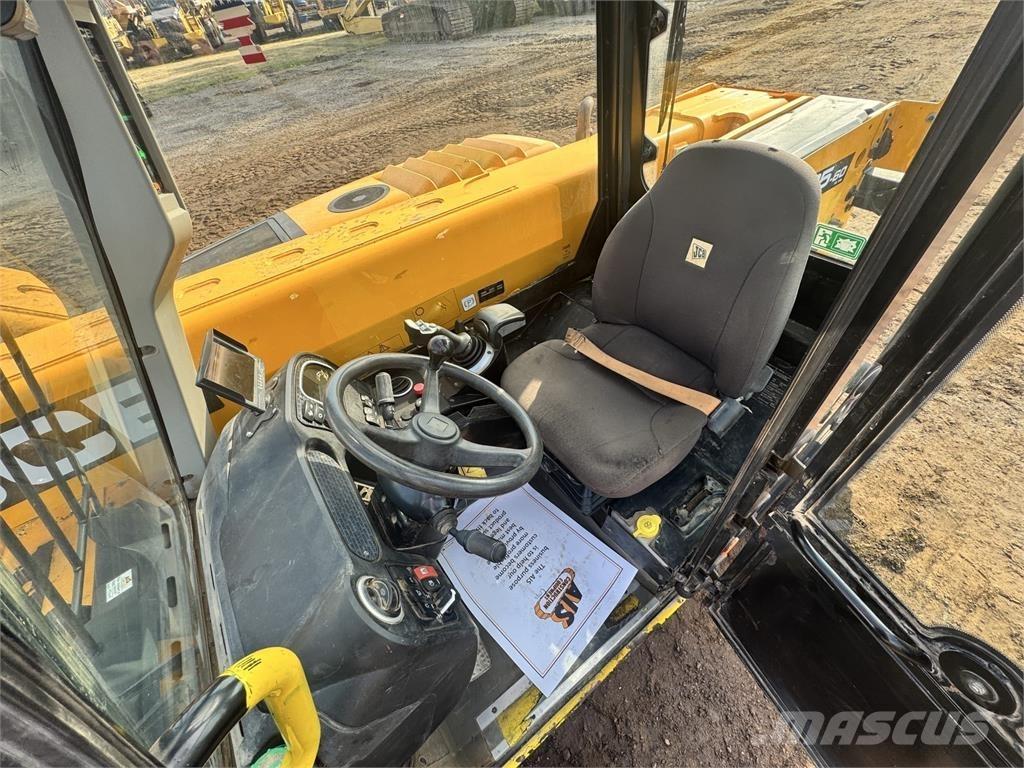 JCB 525-60 伸縮臂操作車