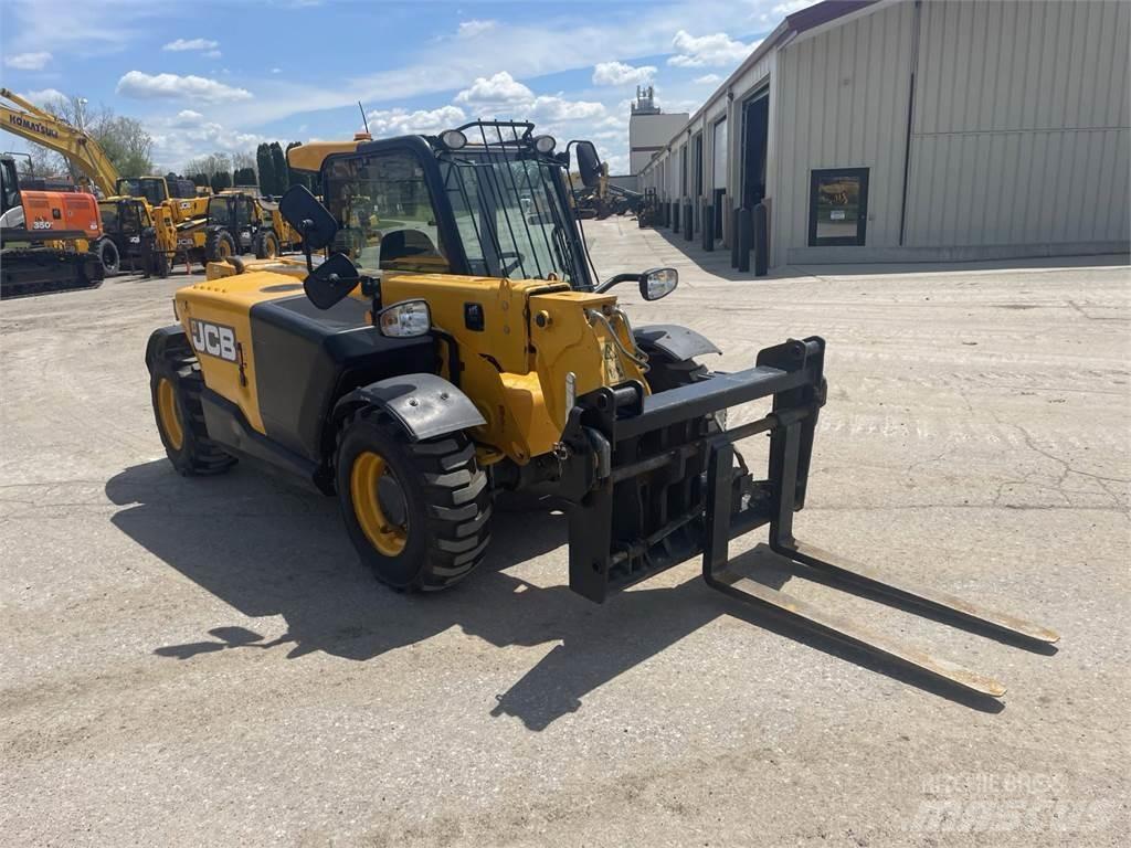 JCB 525-60 伸縮臂操作車