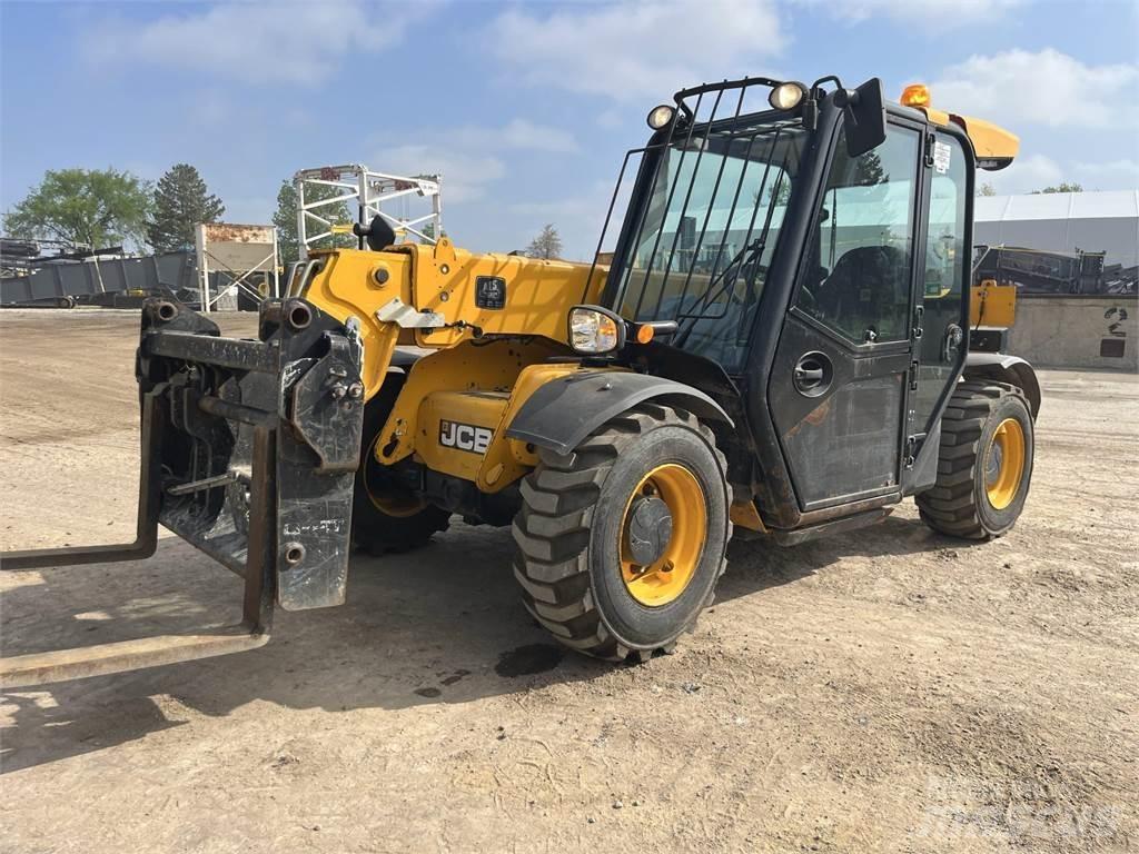 JCB 525-60 伸縮臂操作車