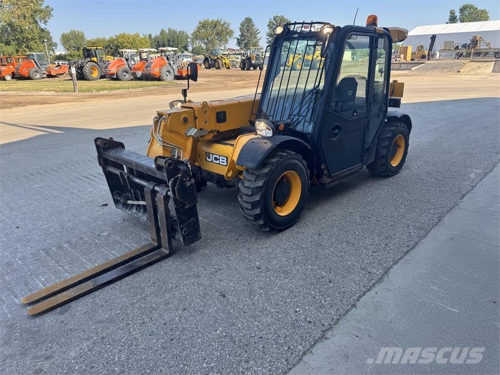 JCB 525-60 伸縮臂操作車