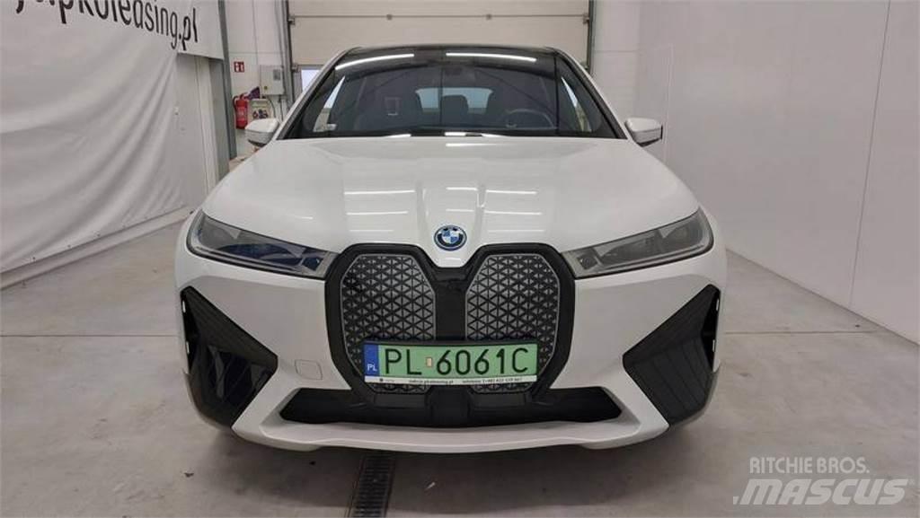 BMW iX 汽車