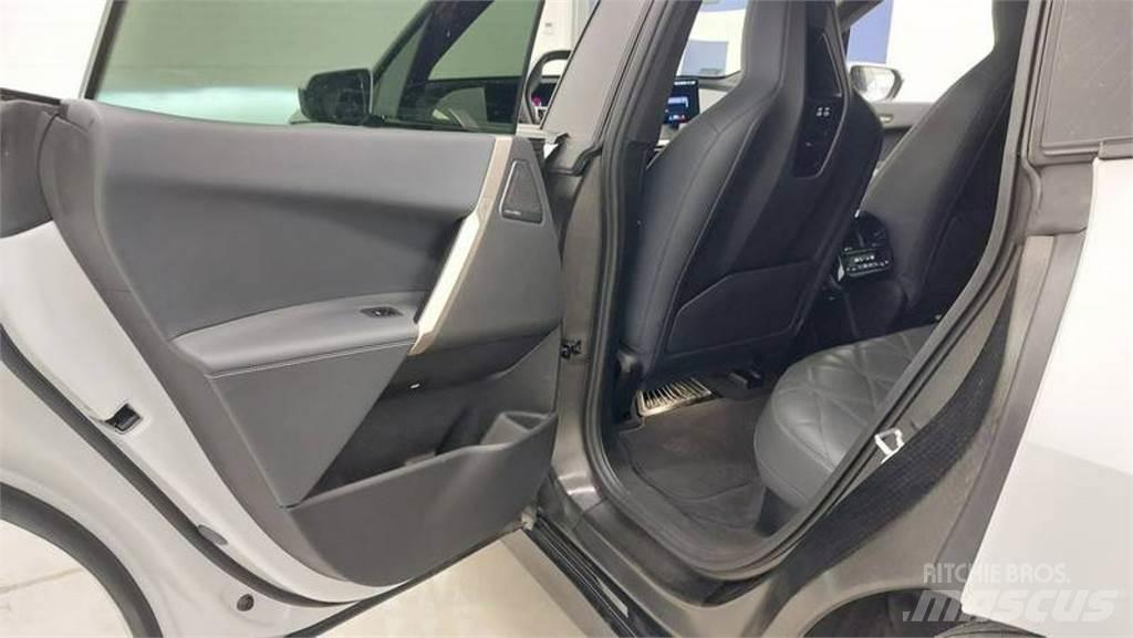 BMW iX 汽車