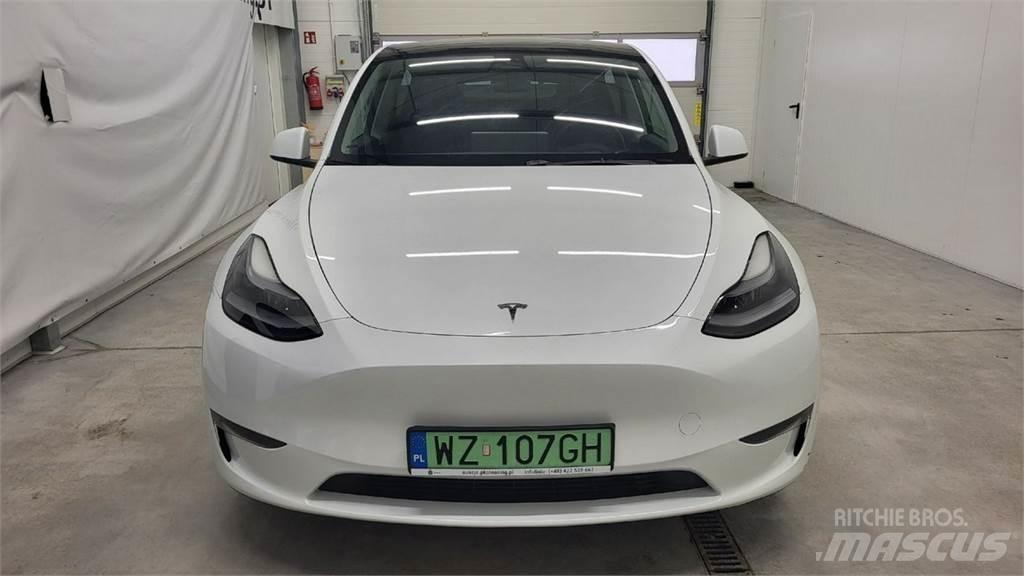 Tesla Y 汽車