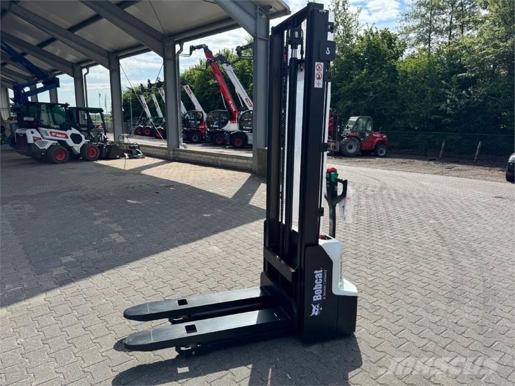 Bobcat LSM 12 N -7 行走控制式堆積機