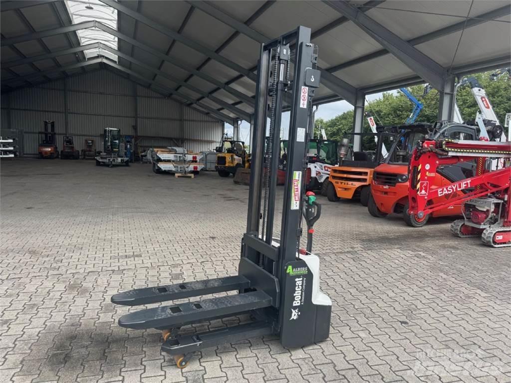 Bobcat LSM12N-7 i 行走控制式堆積機