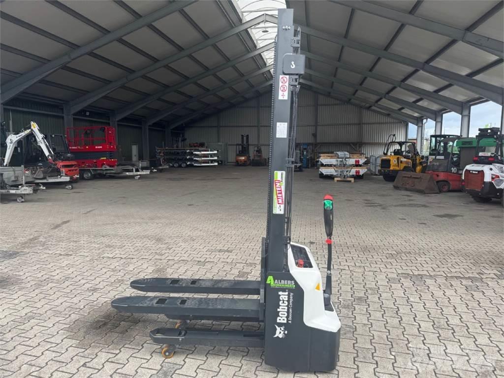 Bobcat LSM12N-7 i 行走控制式堆積機