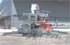 Magni RTH 13.26 伸縮臂操作車