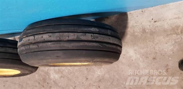  12 10.0/80-12 輪胎、車輪和輪圈