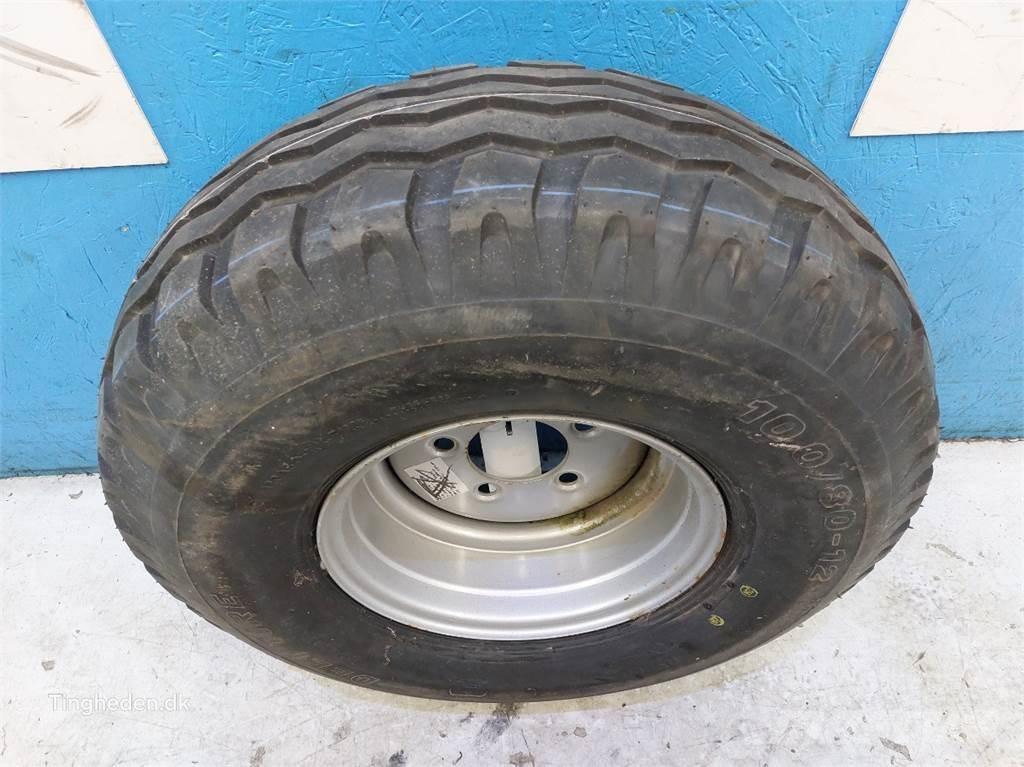  12 10.0/80-12 輪胎、車輪和輪圈