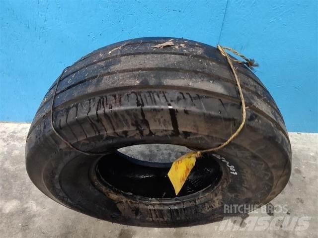  14 11L-14 輪胎、車輪和輪圈