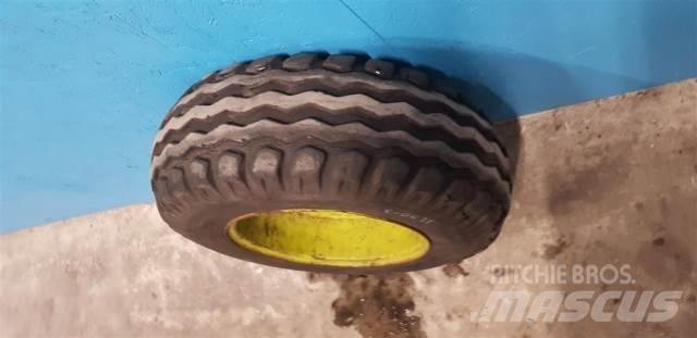  15 10.0/75-15 輪胎、車輪和輪圈