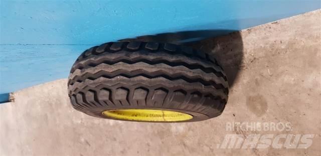  15 10.0/75-15 輪胎、車輪和輪圈