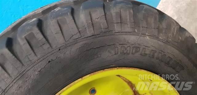  15 10.0/75-15 輪胎、車輪和輪圈