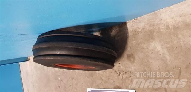  15 11.5-15 輪胎、車輪和輪圈