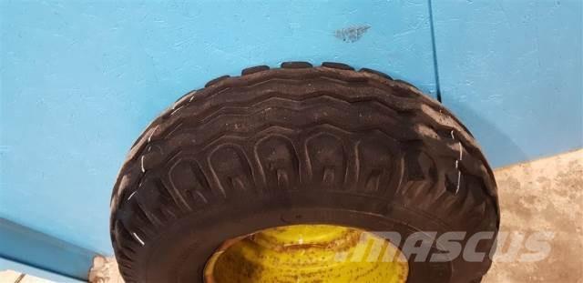 15 11.5/80-15 輪胎、車輪和輪圈