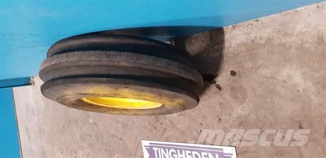  16 10.00-16 輪胎、車輪和輪圈