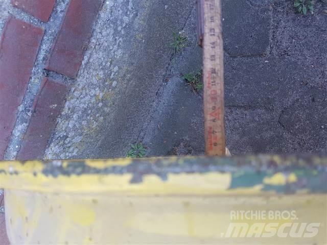  16 5.50Fx16 輪胎、車輪和輪圈