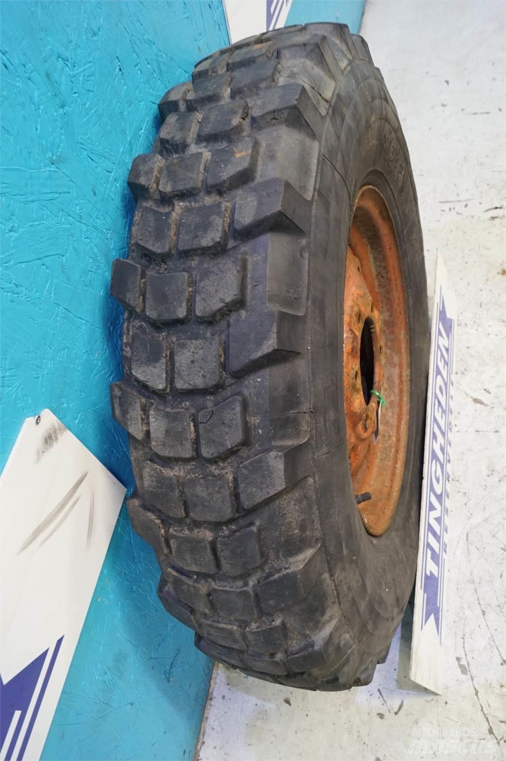  16 7.50R16 輪胎、車輪和輪圈
