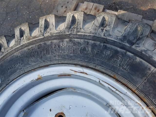  18 10.5-18 輪胎、車輪和輪圈
