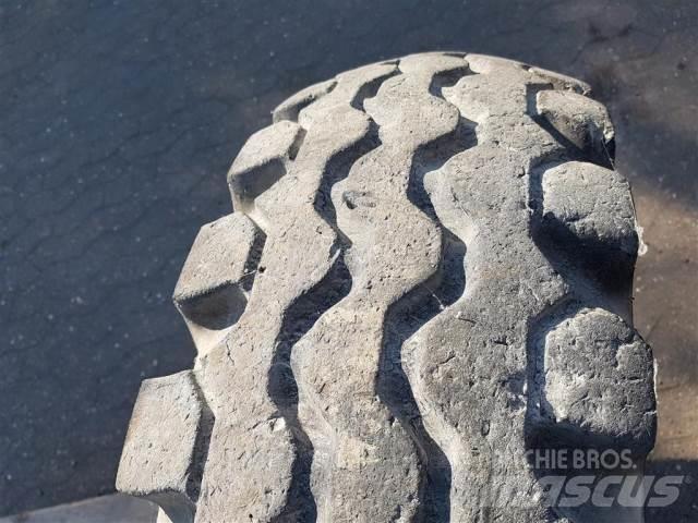 18 10.5-18 輪胎、車輪和輪圈