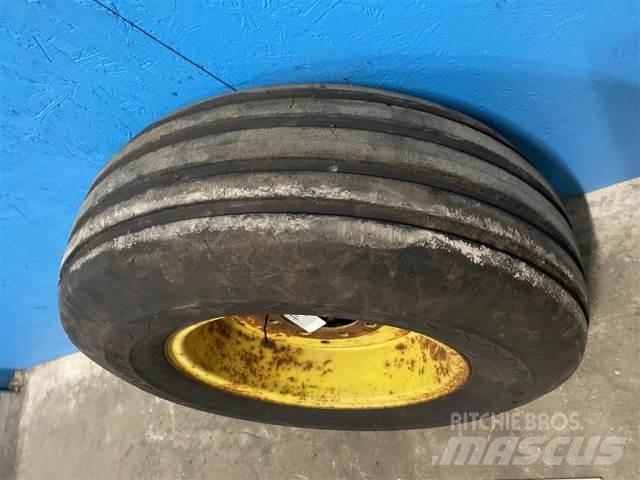  18 12.0-18 輪胎、車輪和輪圈