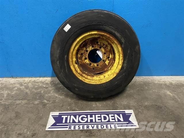  18 12.0-18 輪胎、車輪和輪圈