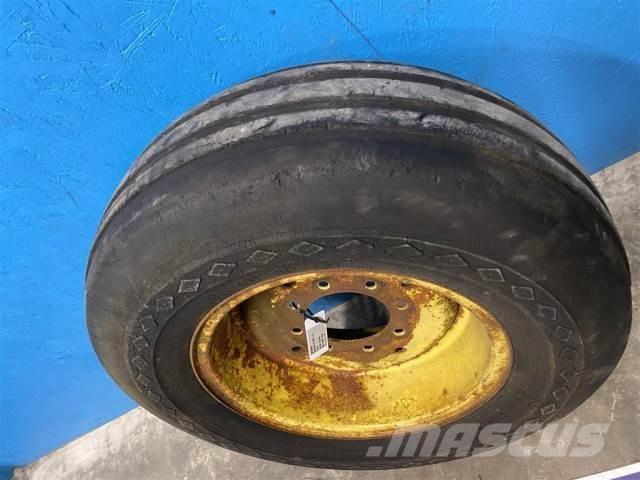  18 12.0-18 輪胎、車輪和輪圈