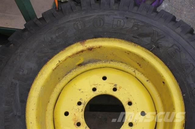  18 12.5/80-18 輪胎、車輪和輪圈