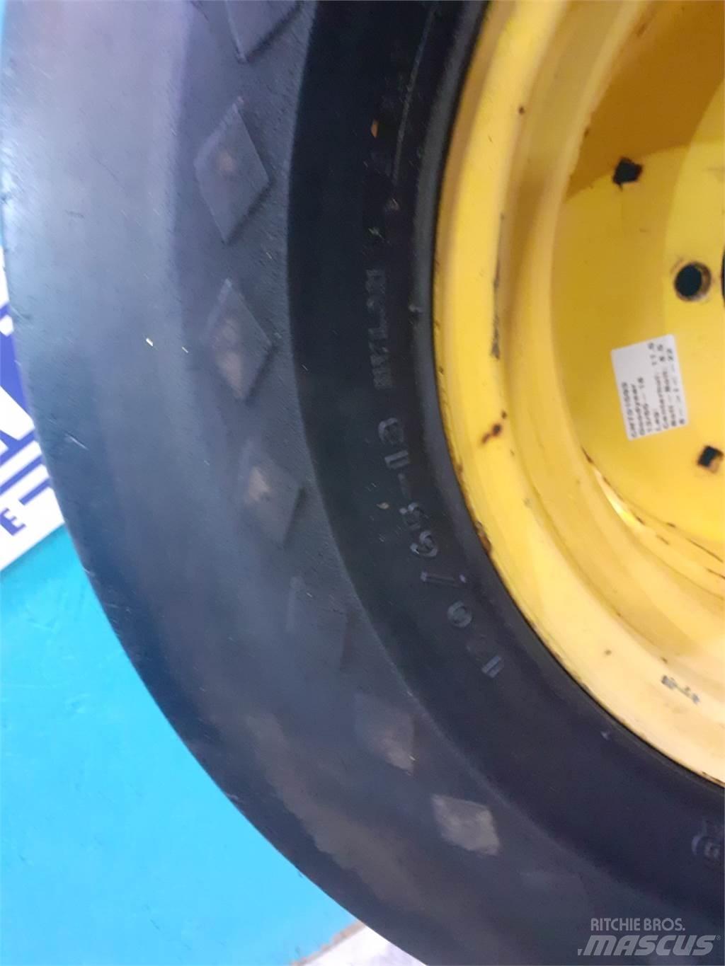  18 13.0/65-18 輪胎、車輪和輪圈