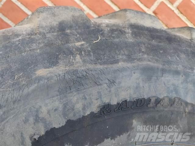  18 365/70R18 輪胎、車輪和輪圈