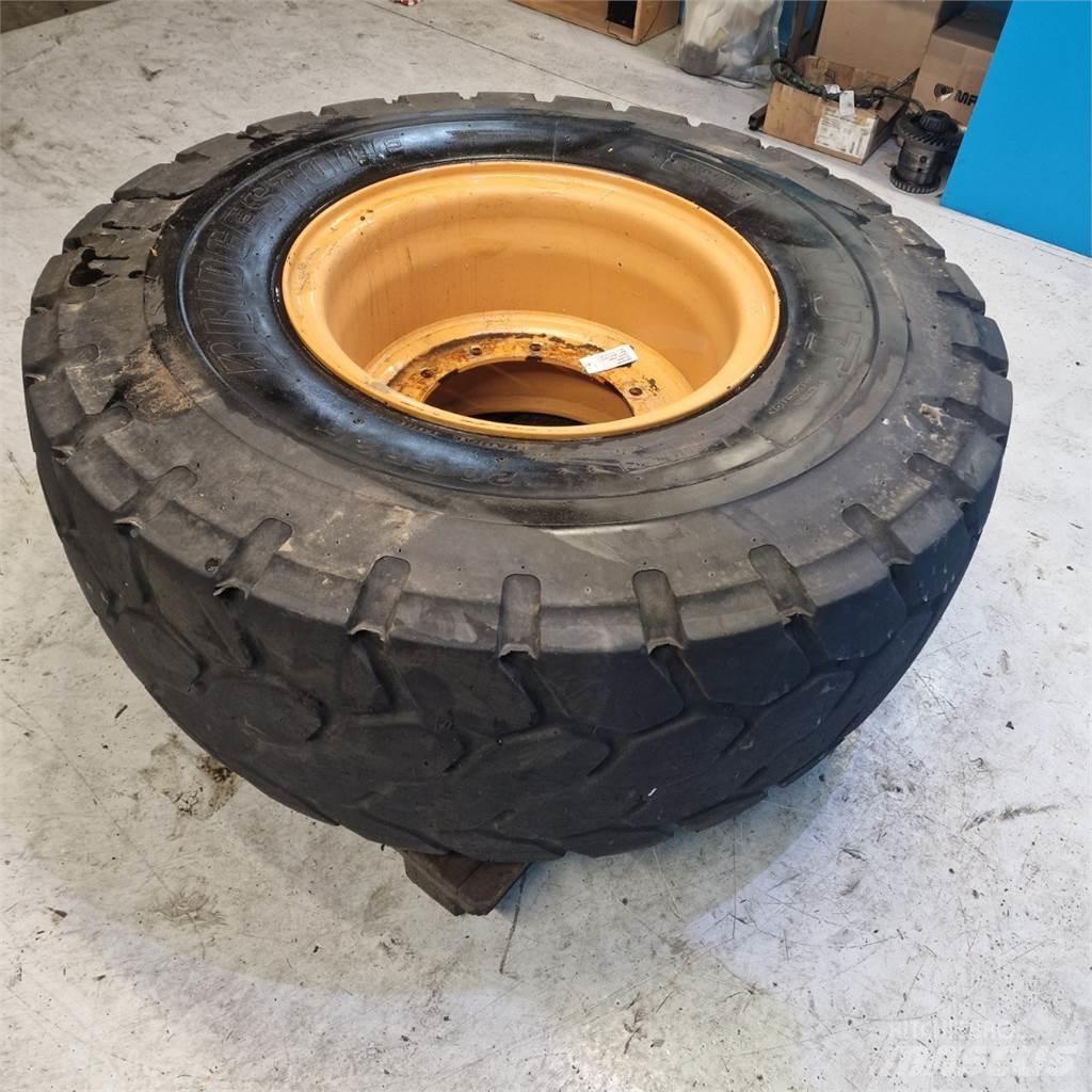 25 20.5R25 輪胎、車輪和輪圈