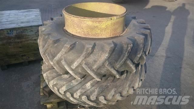  28 14.9/13-28 輪胎、車輪和輪圈