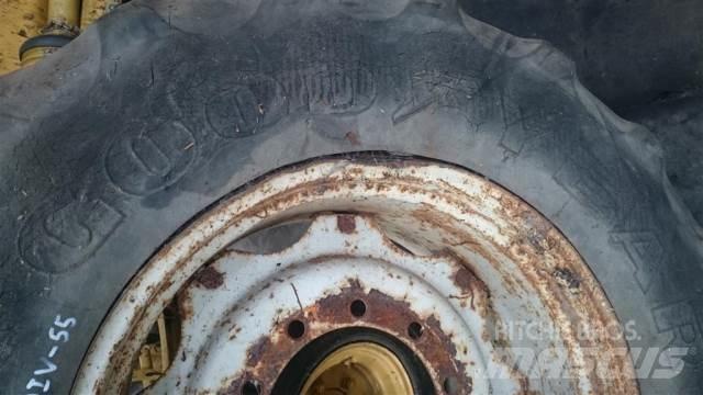 28 16.9R28 輪胎、車輪和輪圈
