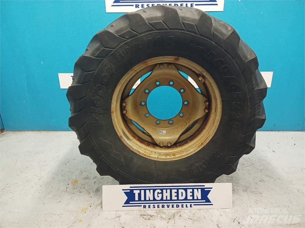  28 540/65R28 輪胎、車輪和輪圈