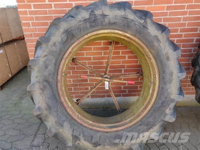  38 16.9R38 輪胎、車輪和輪圈