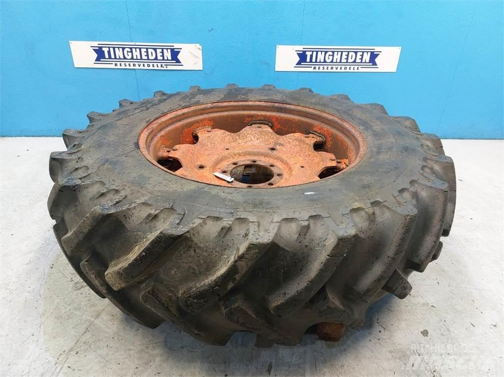  38 18.4 R38 輪胎、車輪和輪圈