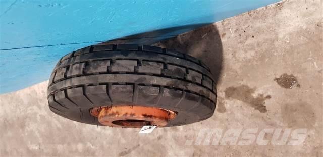  9 7.00-9 輪胎、車輪和輪圈