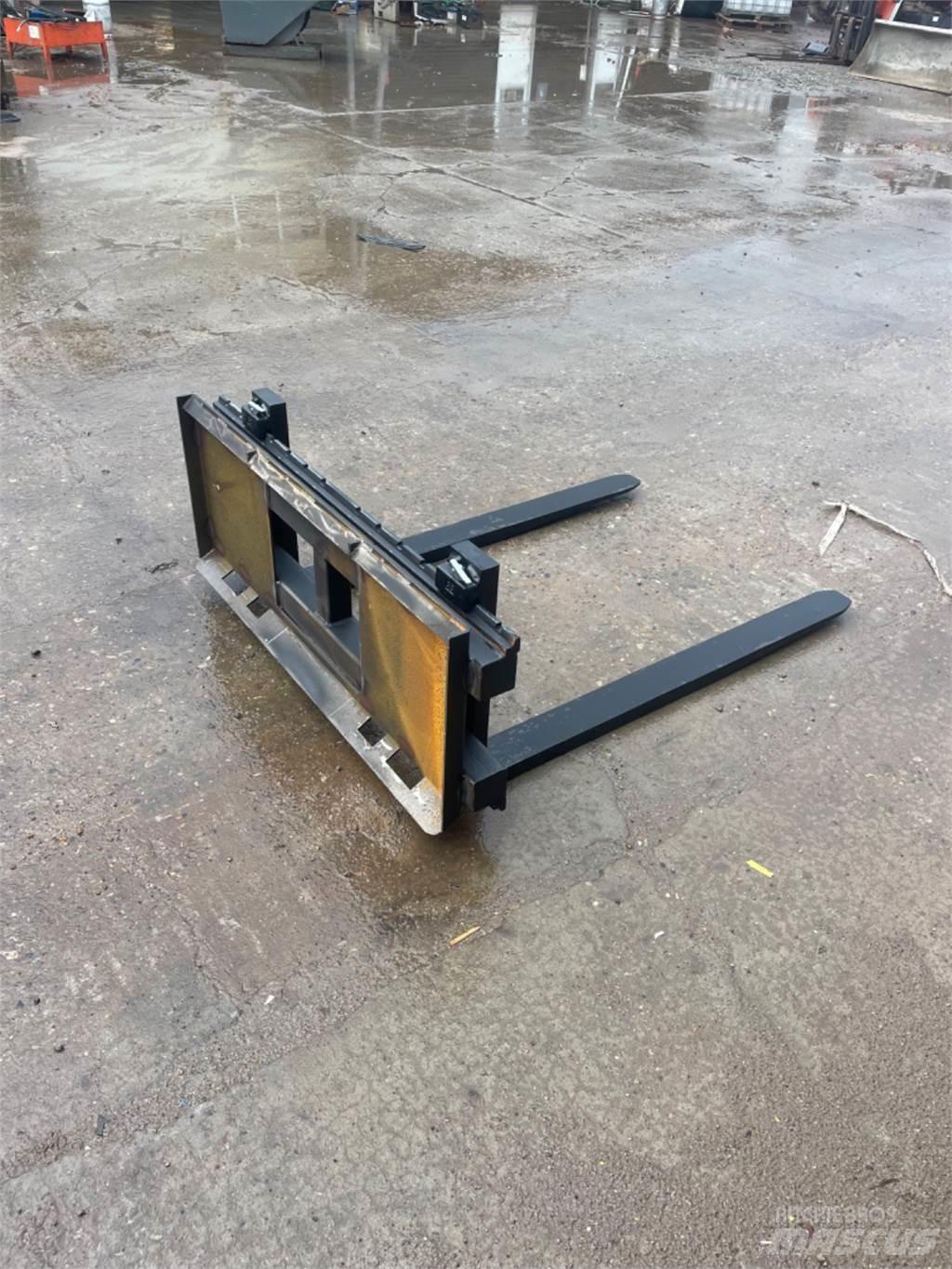 Bobcat Mustang 小型裝載機