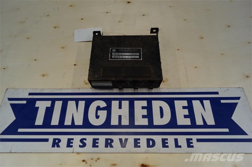 CASE 1480 電子設備