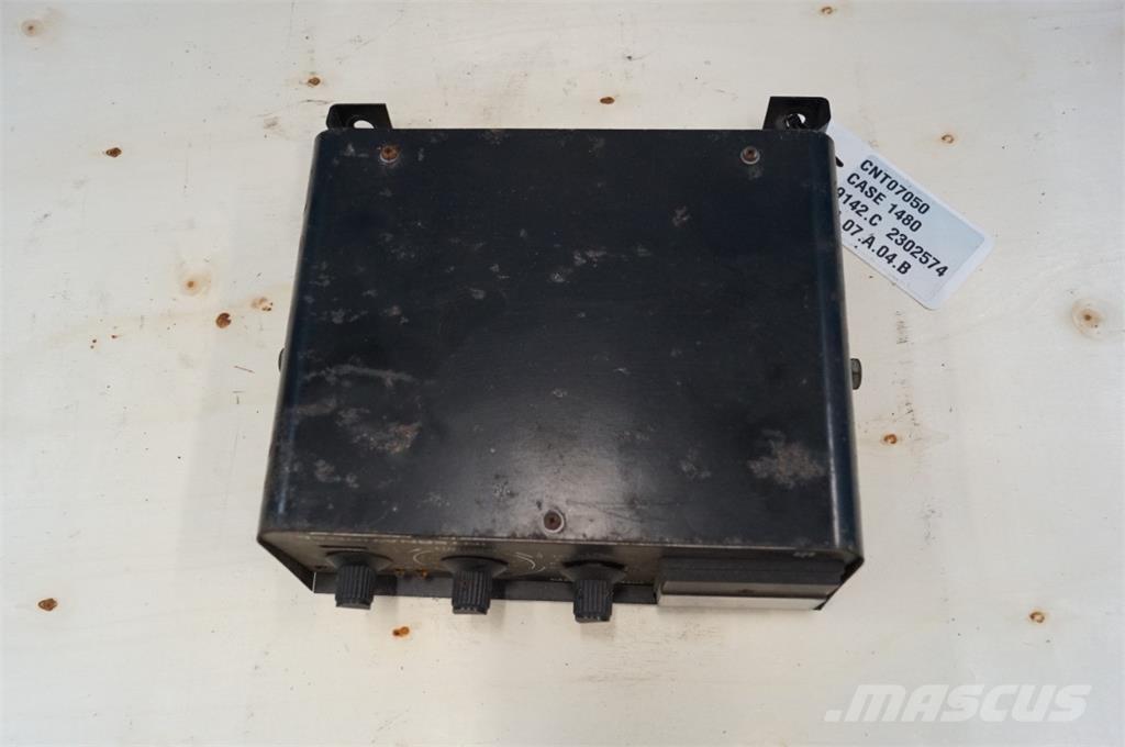 CASE 1480 電子設備