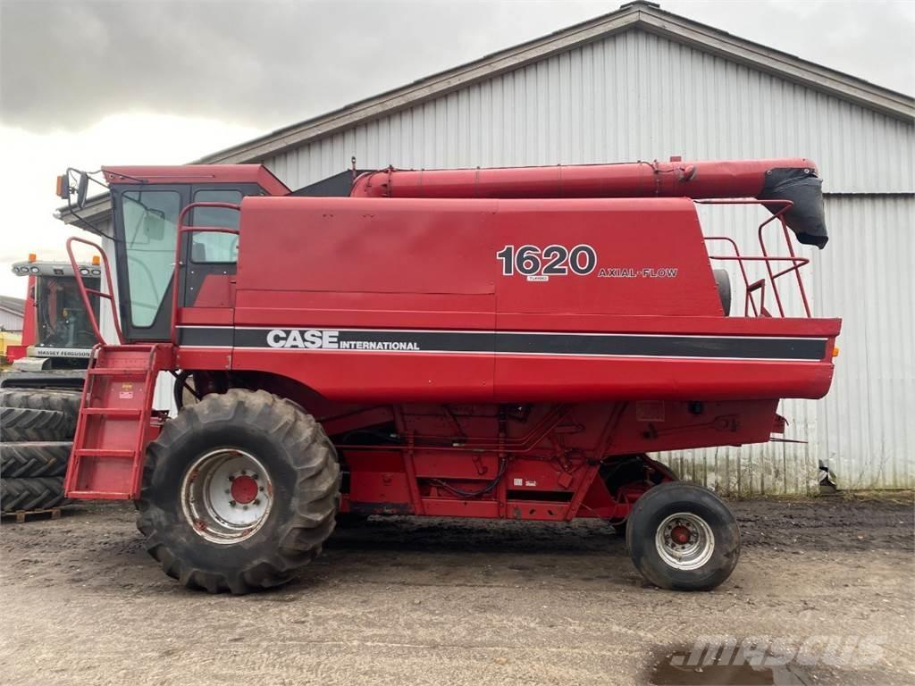 CASE 1620 聯合收穫機