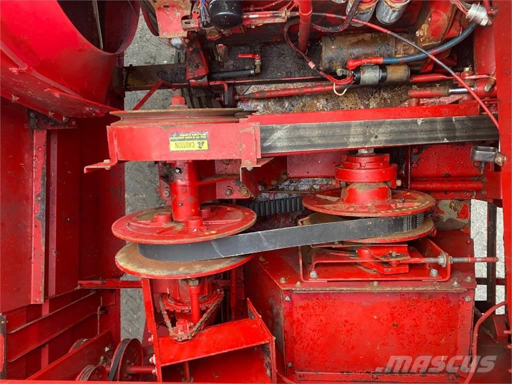 CASE 1620 聯合收穫機