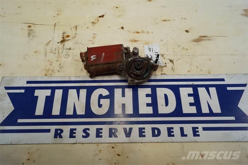 CASE 1660 電子設備