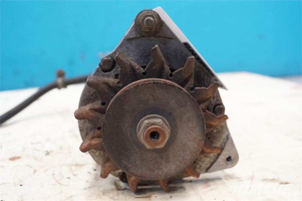 CASE 1680 電子設備